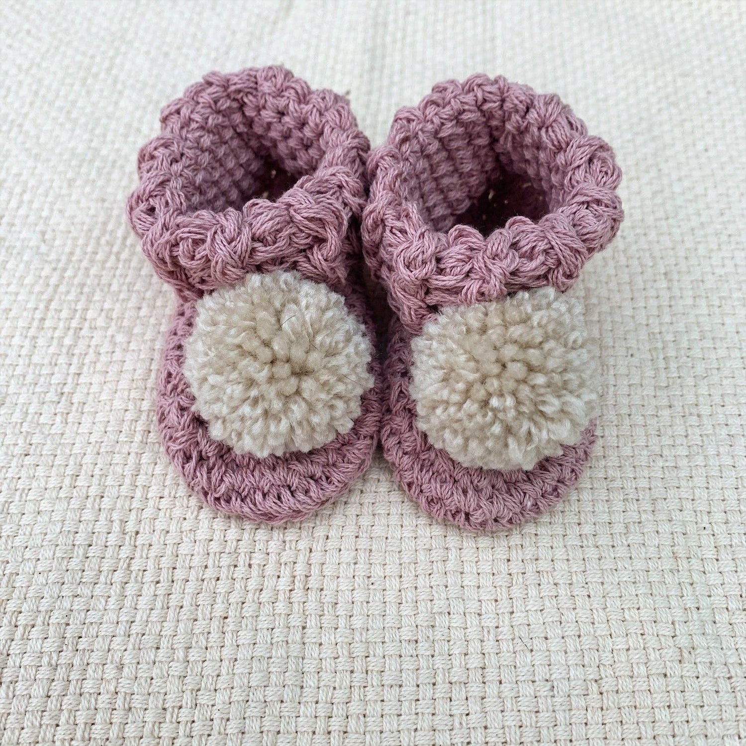 Organic cotton pom pom booties: Chalky Pink / Oatmeal